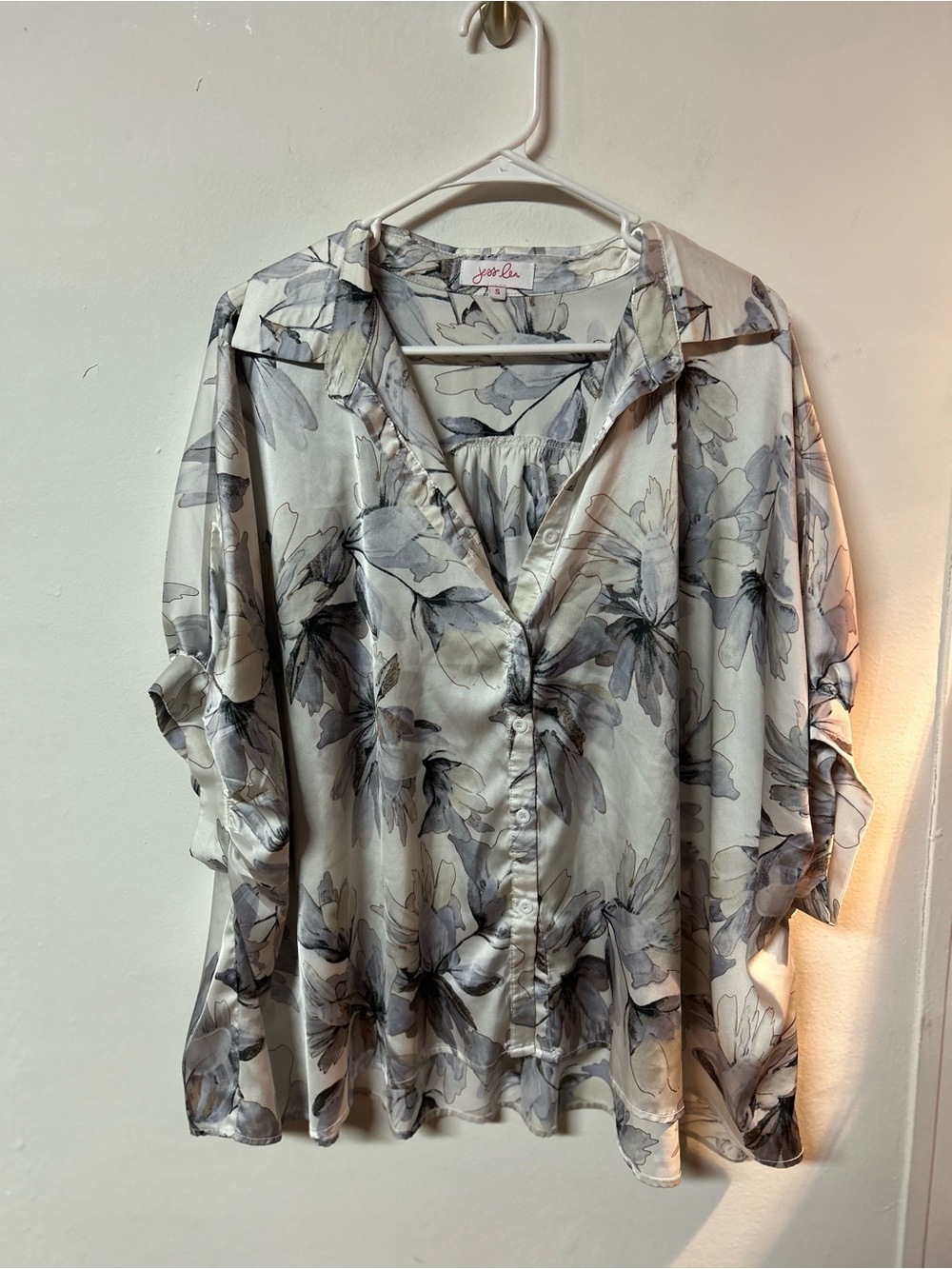 Jess Lea Women’s Small Floral Satin Blouse Ivory Gray Button Up Oversized Top